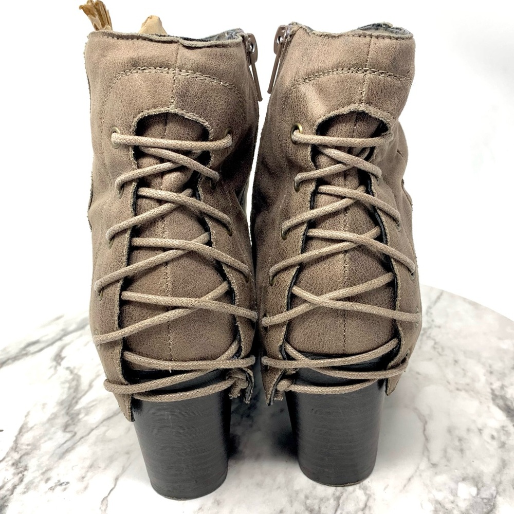 Fergalicious Trina Corset Lace Spat Heeled Booties 7.5 Bohemian Western Neutral - Picture 5 of 16